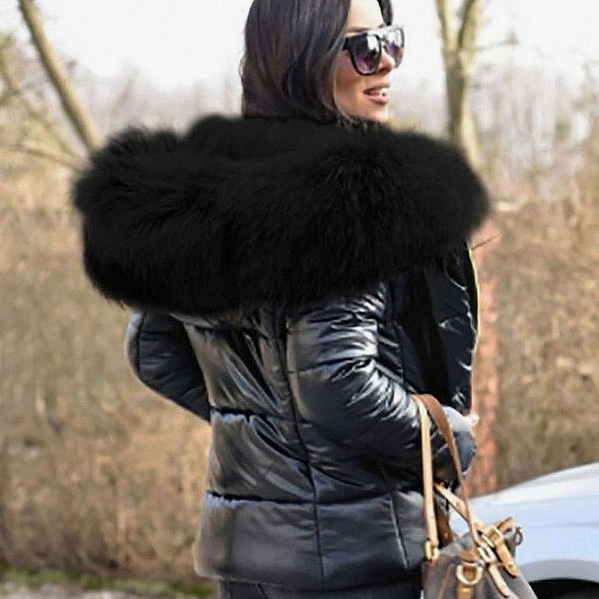 Chaqueta acolchada brillante de plumón para mujer, con capucha de pelo sintético