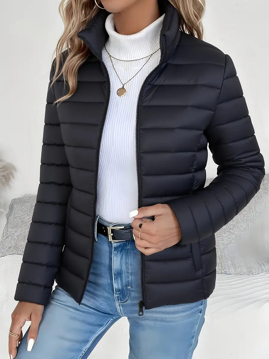 Abrigo ligero acolchado con cuello alto y cremallera para mujer