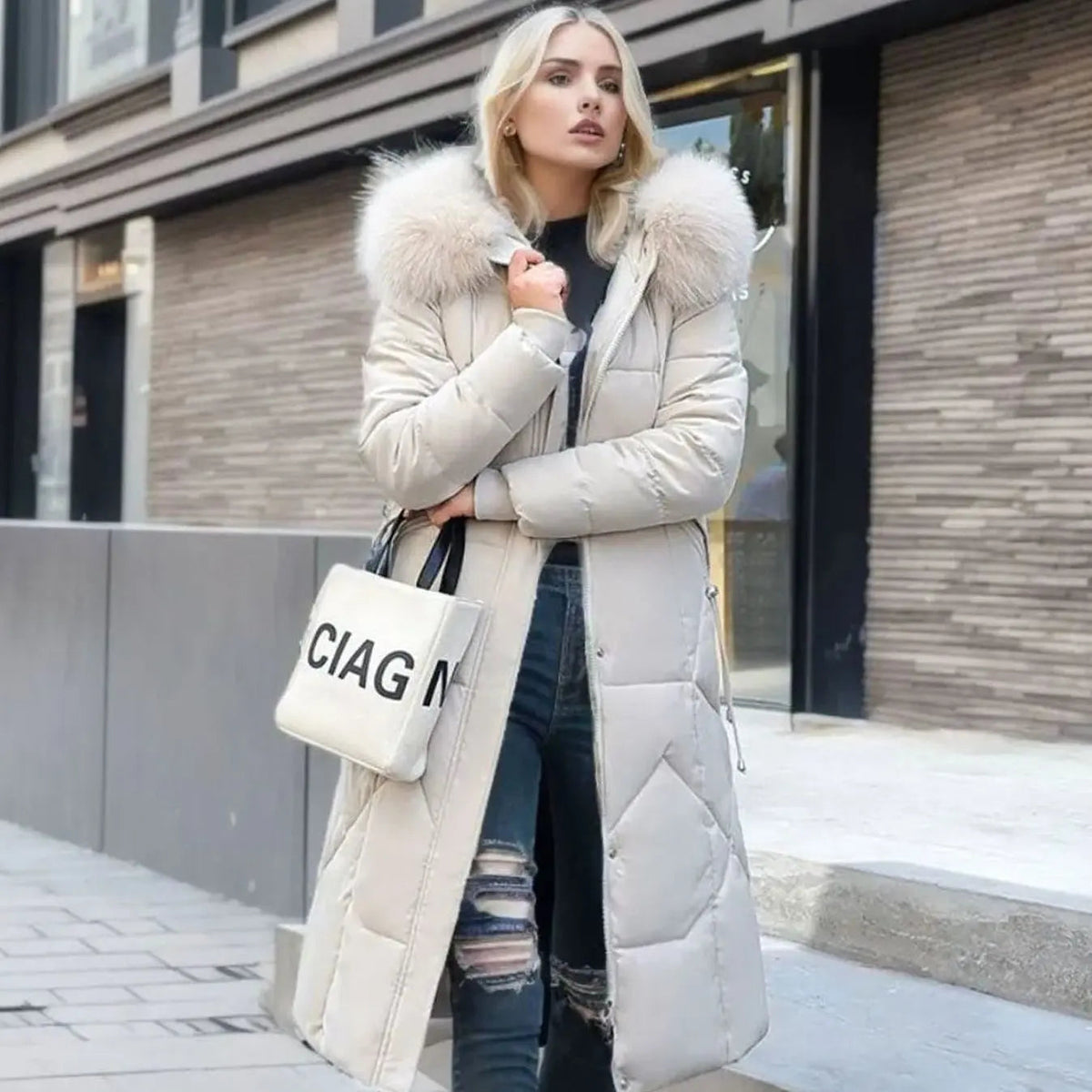 Abrigo largo acolchado con capucha y ribete de pelo sintético para mujer