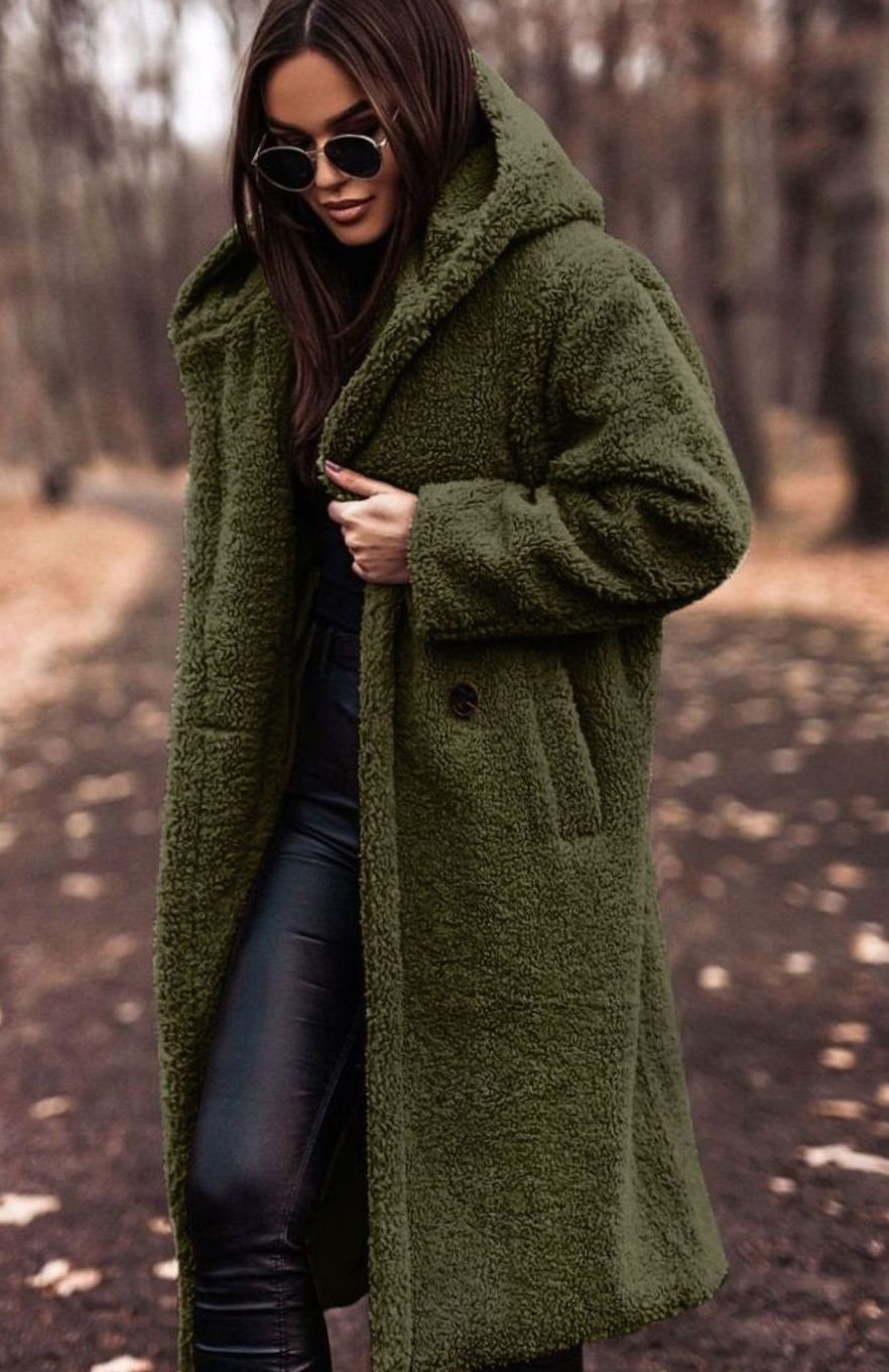 Abrigo largo tipo teddy con capucha, corte relajado y forro polar para mujer