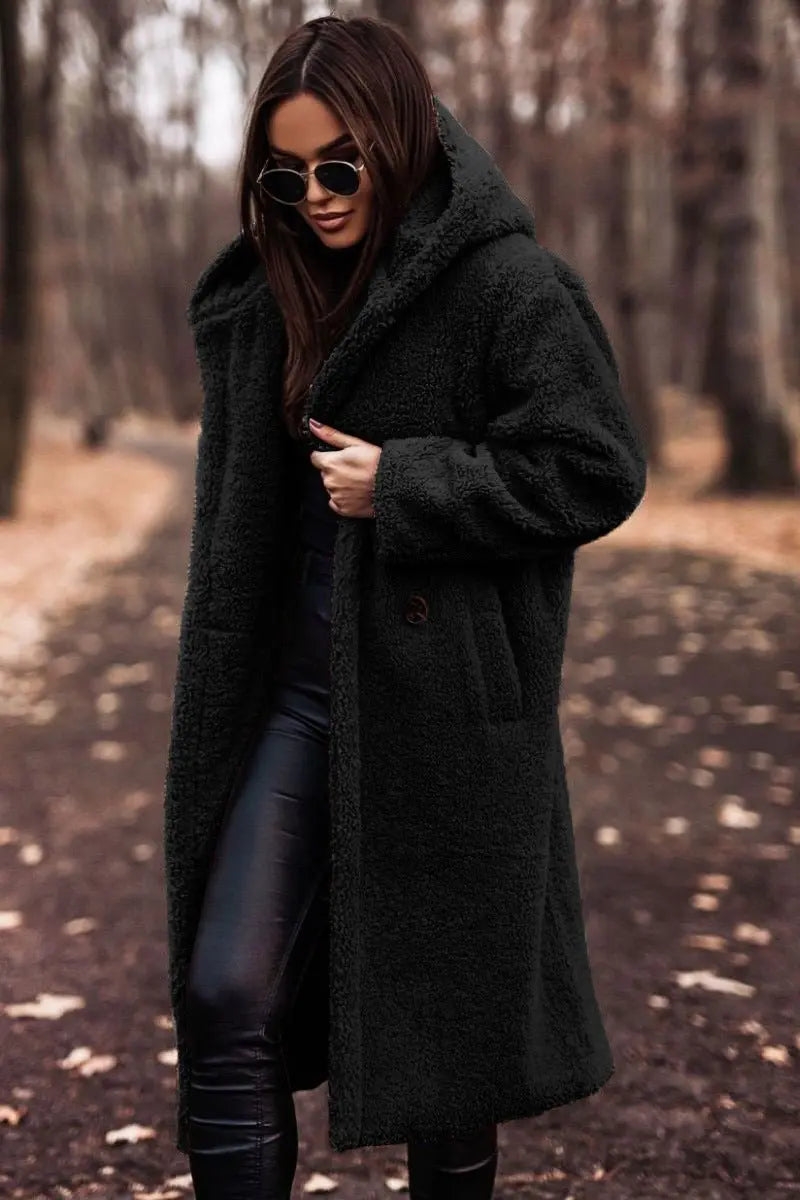 Abrigo largo de forro polar tipo teddy con corte relajado y acolchado para mujer