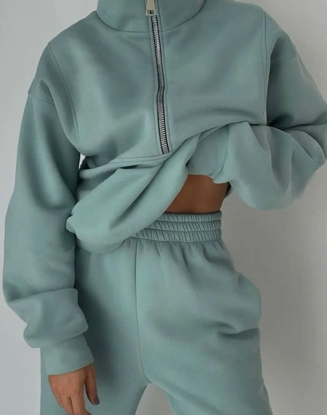 Conjunto de dos piezas extragrande para mujer con cremallera de media apertura y pantalón jogger corto