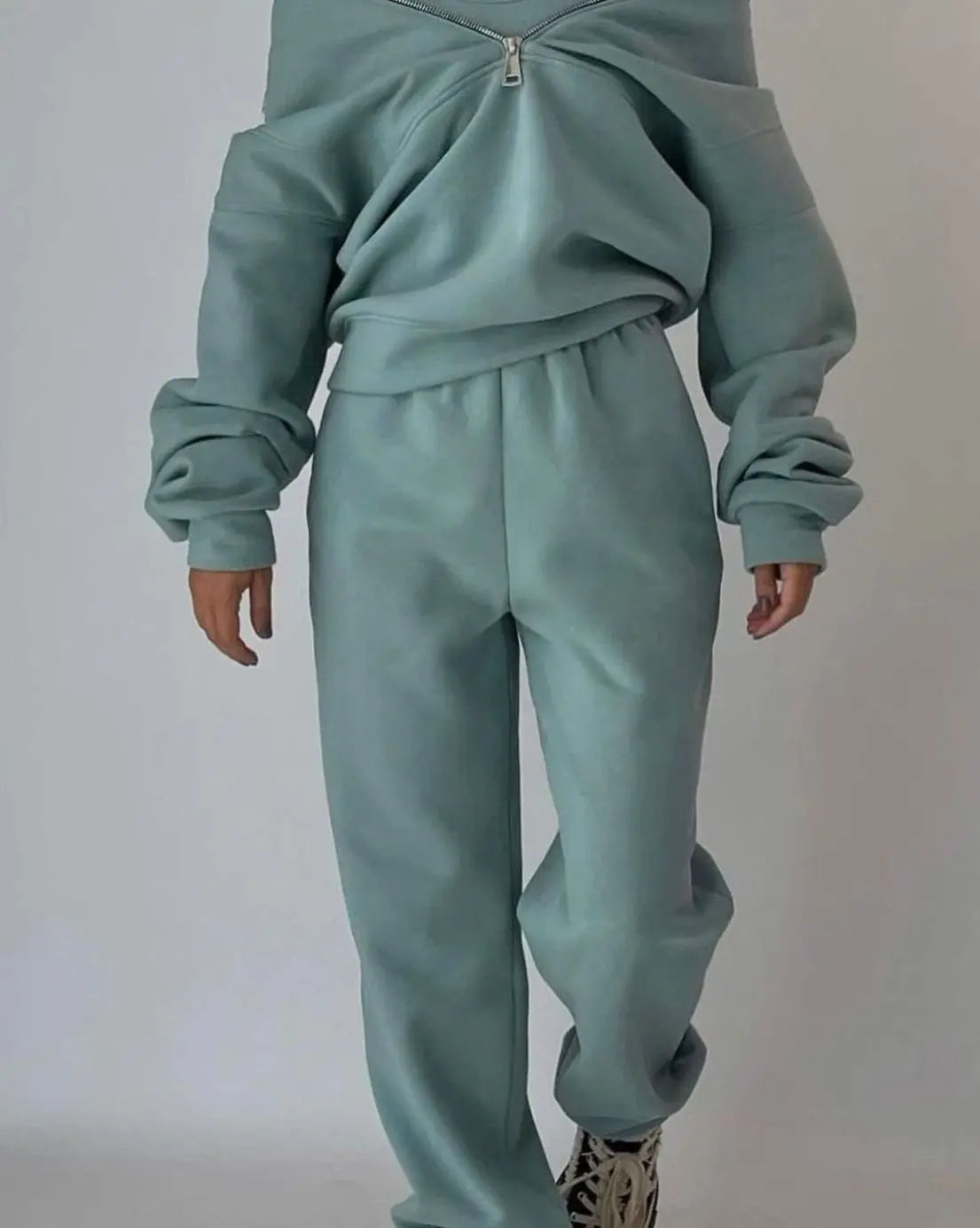 Conjunto de dos piezas extragrande para mujer con cremallera de media apertura y pantalón jogger corto