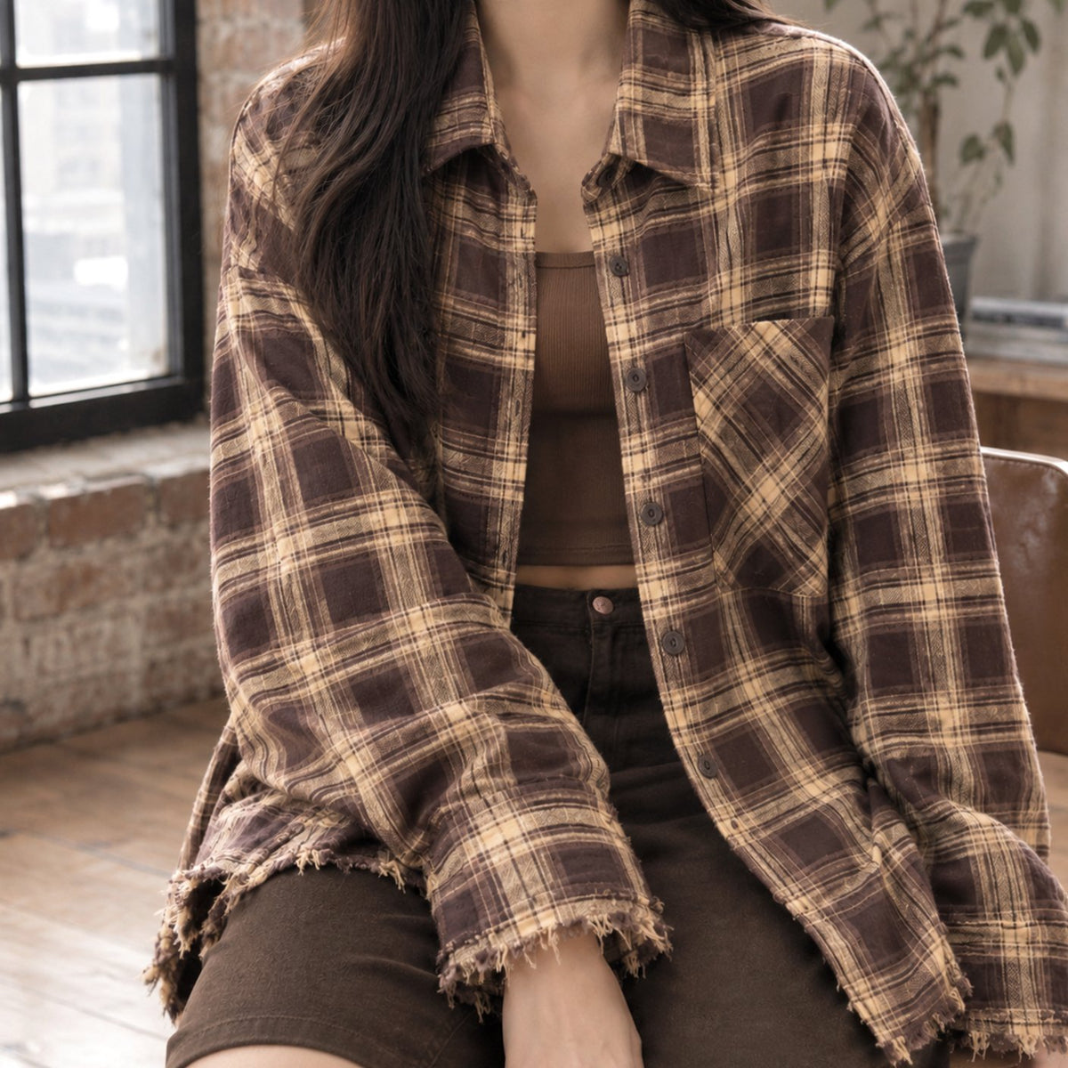 Camisa extragrande de franela de cuadros para mujer, bordes sin rematar y botones delanteros
