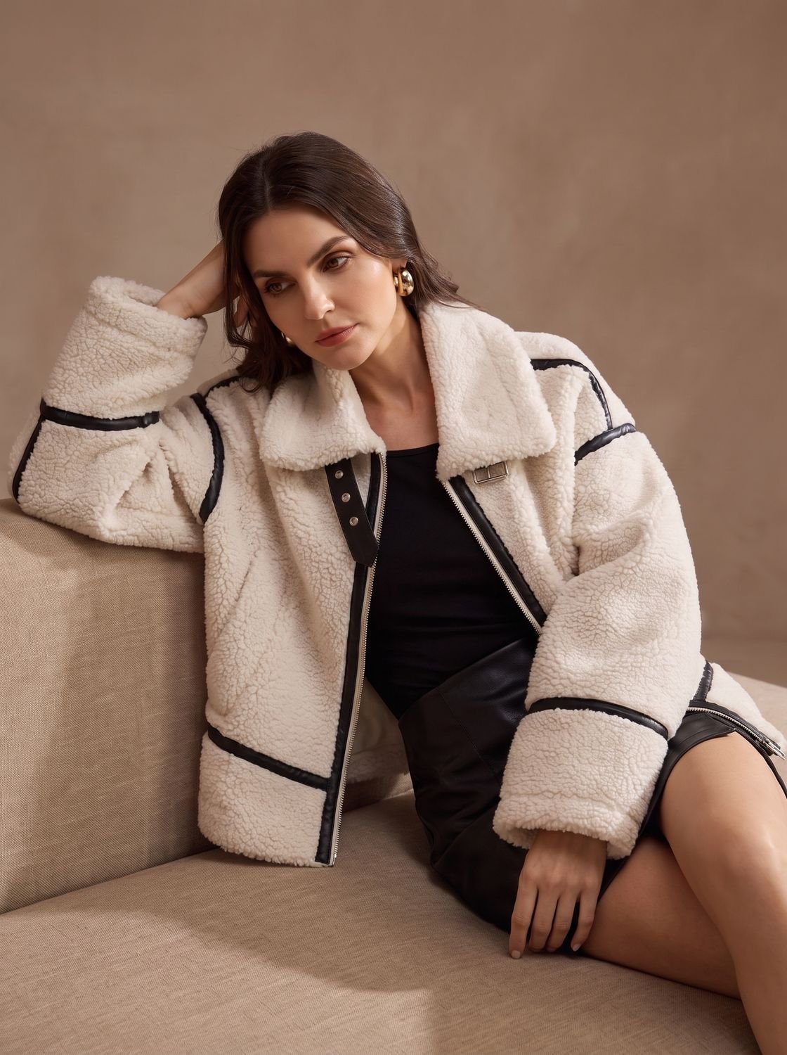 Florence | Chaqueta teddy extragrande de borreguito para mujer, con ribete en contraste y cierre de cremallera