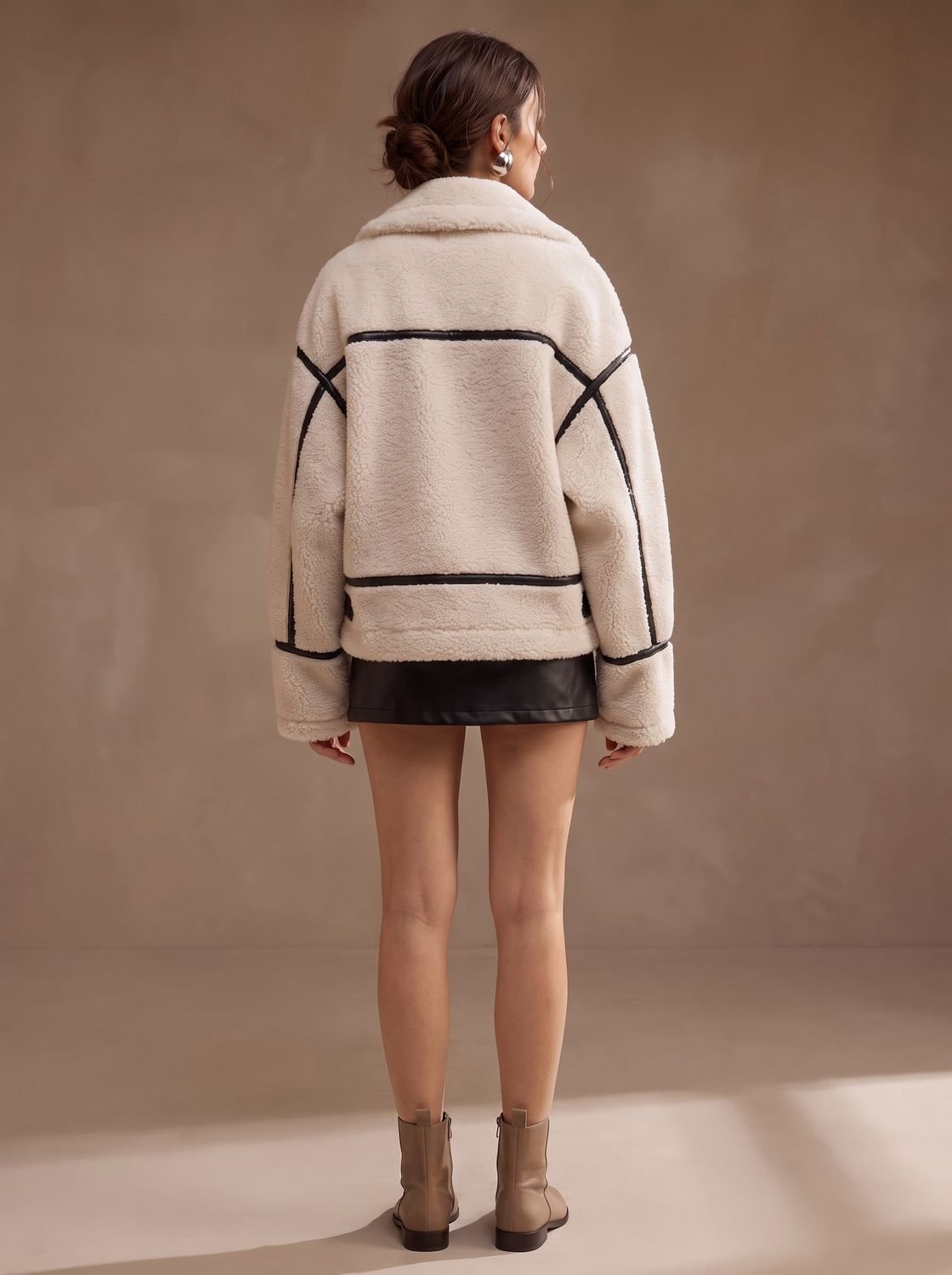 Florence | Chaqueta teddy extragrande de borreguito para mujer, con ribete en contraste y cierre de cremallera
