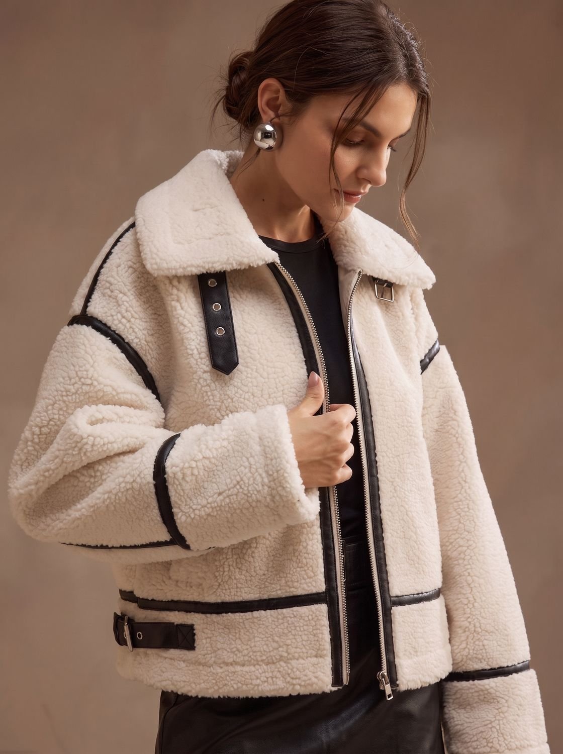 Florence | Chaqueta teddy extragrande de borreguito para mujer, con ribete en contraste y cierre de cremallera