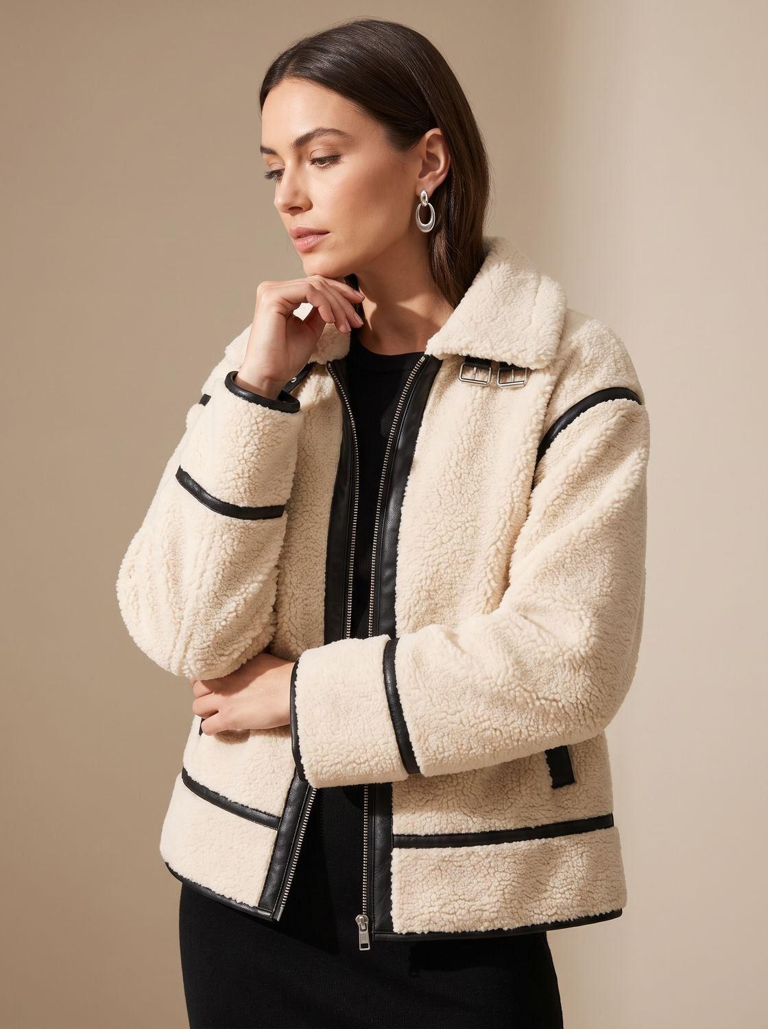 Florence | Chaqueta teddy extragrande de borreguito para mujer, con ribete en contraste y cierre de cremallera