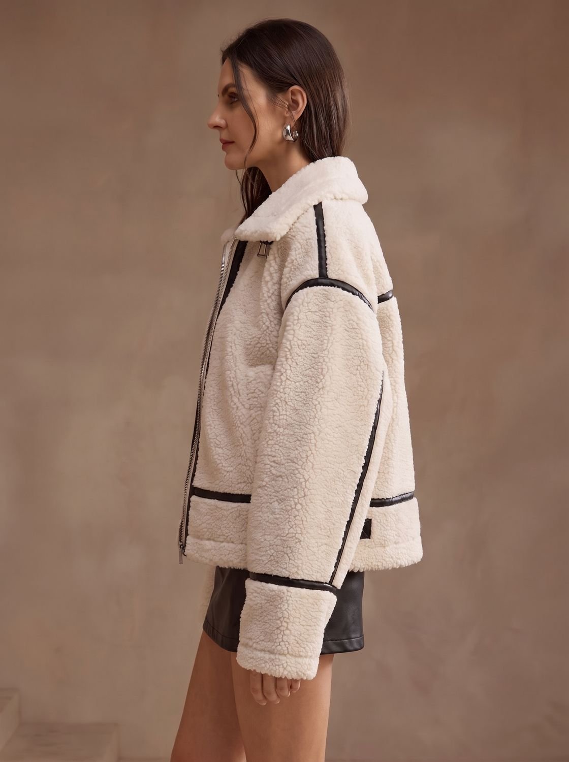 Florence | Chaqueta teddy extragrande de borreguito para mujer, con ribete en contraste y cierre de cremallera