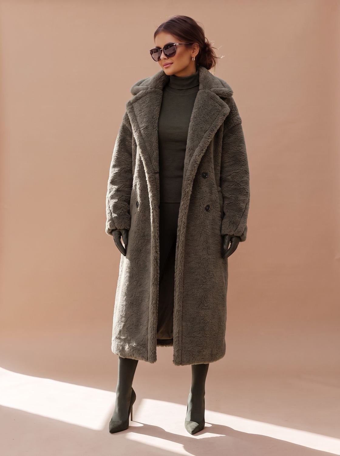 Emily | Abrigo largo de invierno de piel sintética de peluche extragrande para mujer