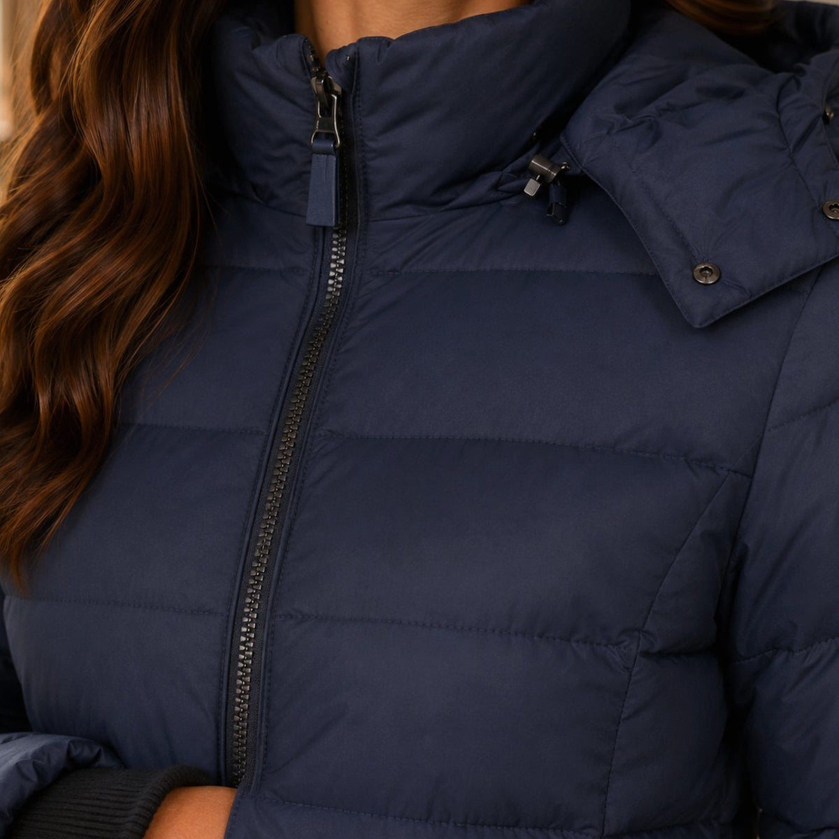 Abrigo largo de invierno con capucha y acolchado para mujer