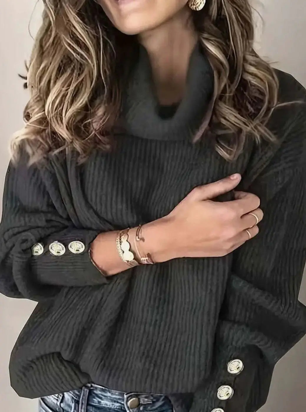 Jersey de punto acanalado para mujer con cuello drapeado y puños abotonados