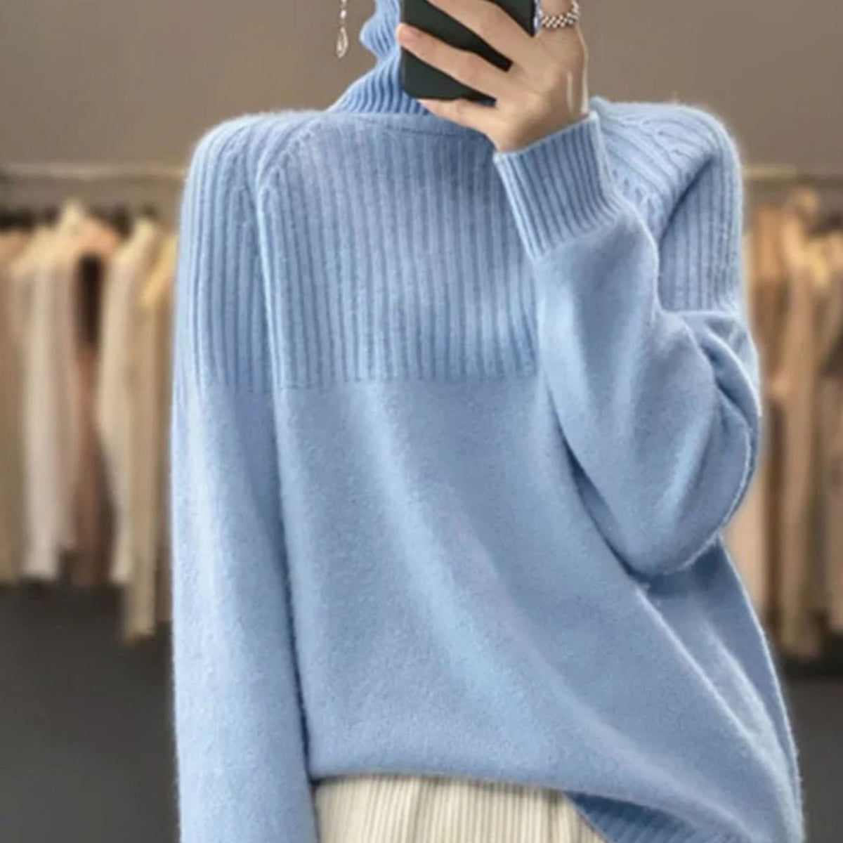 Jersey holgado de mezcla de cachemira y punto acanalado con cuello vuelto para mujer