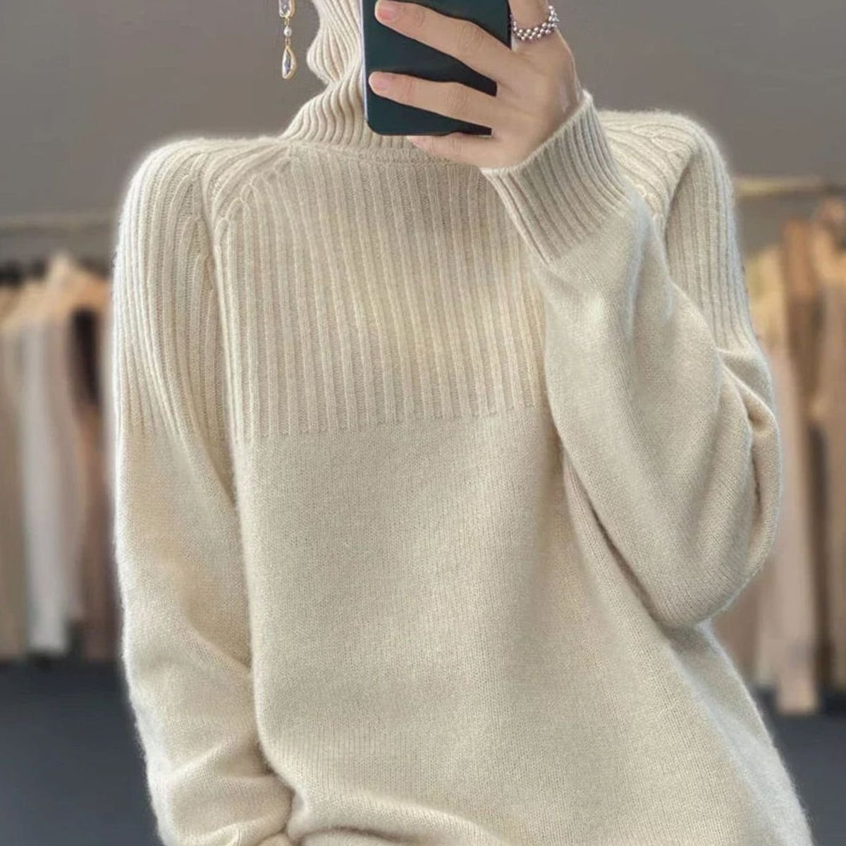 Jersey holgado de mezcla de cachemira y punto acanalado con cuello vuelto para mujer