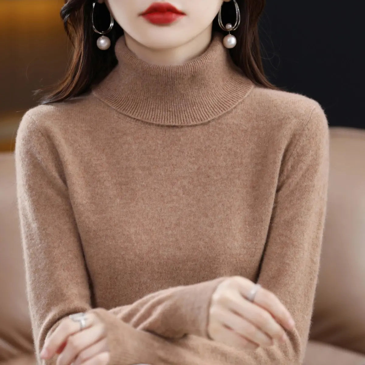 Jersey de mezcla de cachemira de corte entallado y cuello alto para mujer
