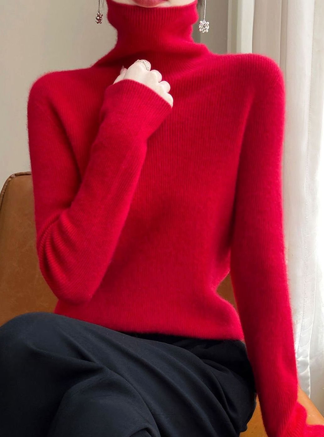 Jersey de punto de cuello alto acanalado y corte entallado para mujer