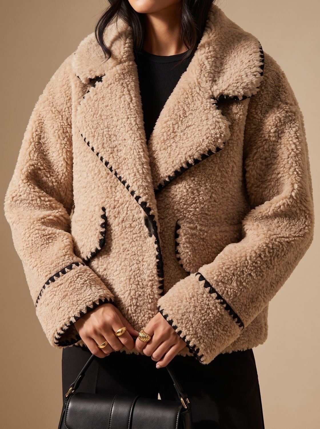 Amelia | Chaqueta bomber de piel sintética de peluche para mujer con ribete en contraste