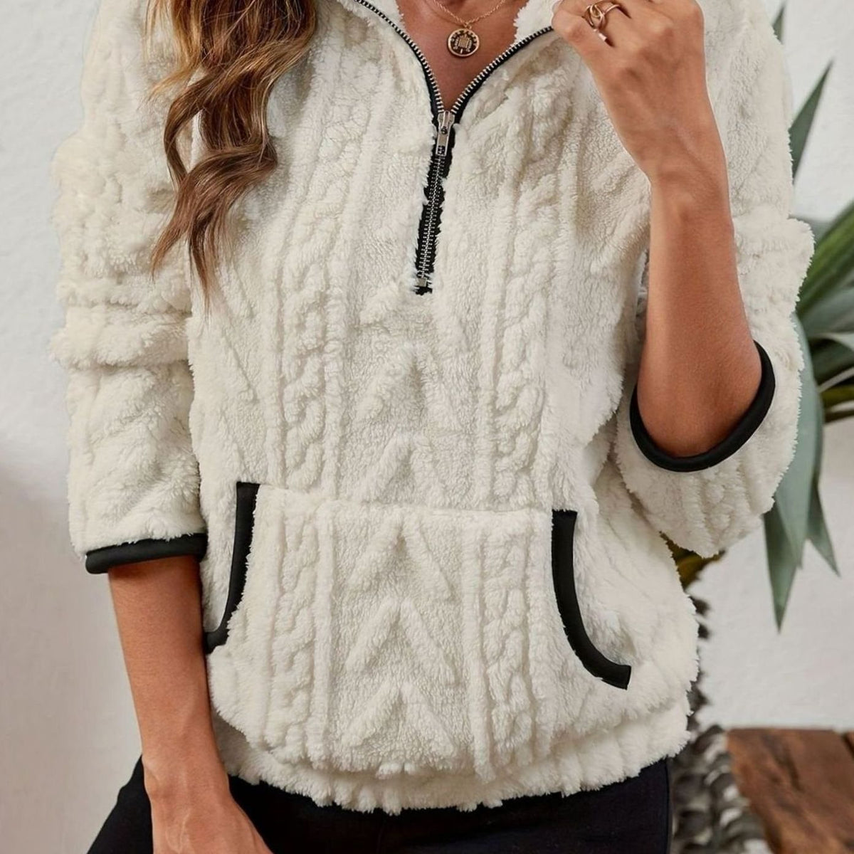 Jersey polar texturizado de manga larga con media cremallera y bolsillo tipo canguro para mujer