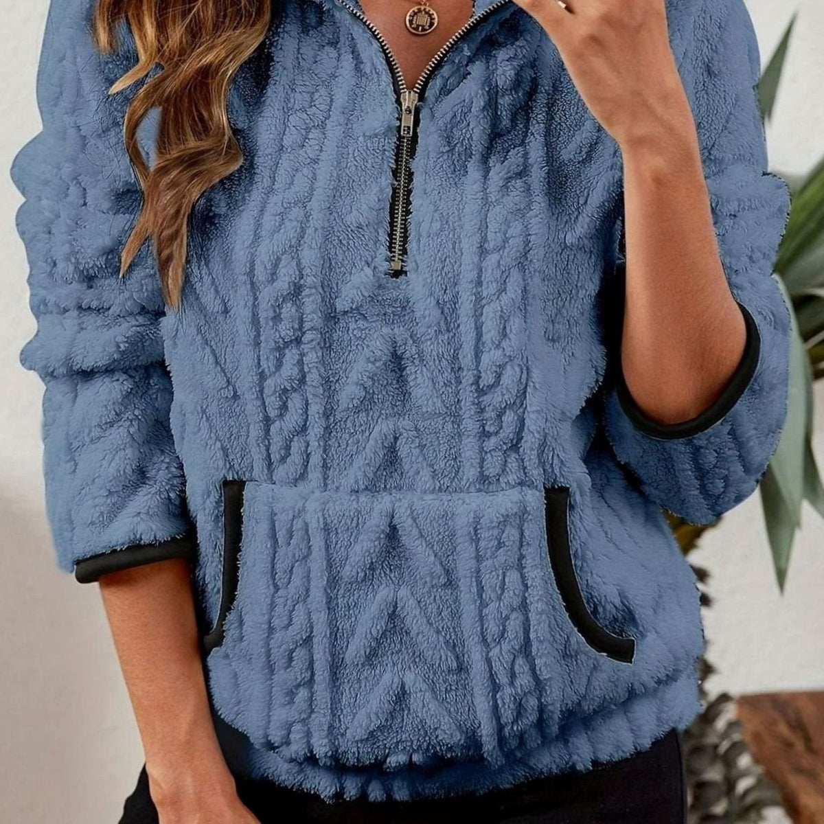 Jersey polar texturizado de manga larga con media cremallera y bolsillo tipo canguro para mujer