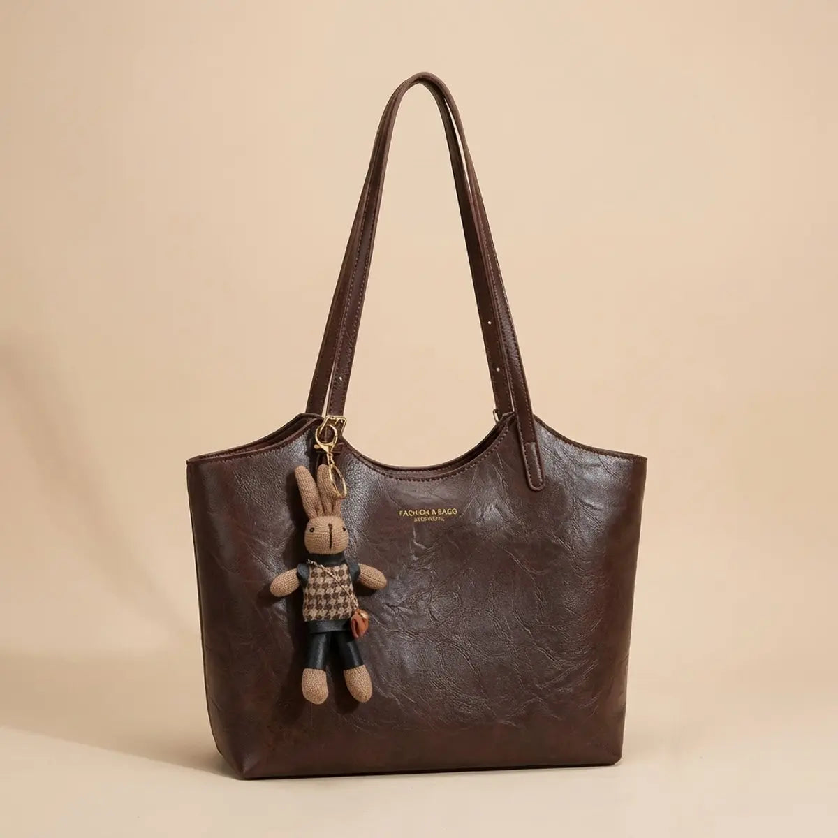 Bolso tote de hombro de cuero vegano para mujer con adorno de conejito de felpa