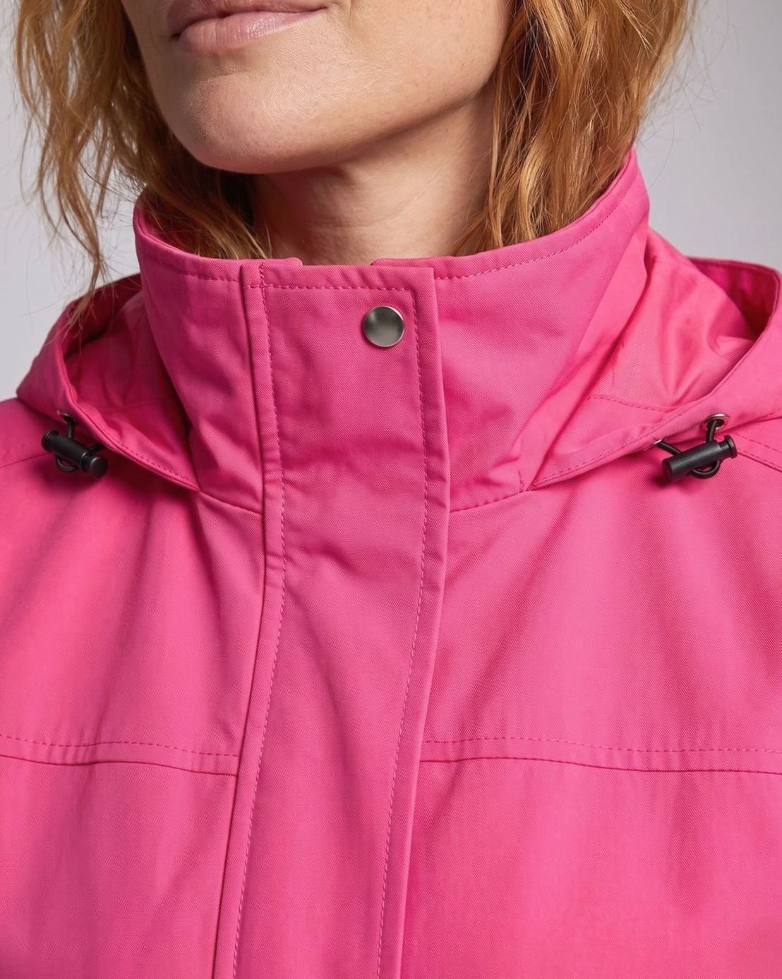 Parka larga impermeable con capucha para mujer, con cintura ajustable mediante cordón